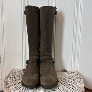 La CANADIENNE Tall Suede Waterproof Boots – Size 8M